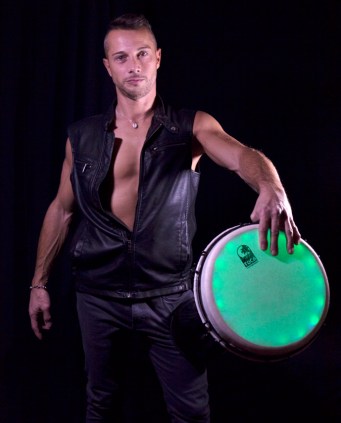 alessandro_querzoli_percussionista_live_drum_show_7_top_insta_spettacolo_agenzie_discoteca_club_dj_set_booking_b1