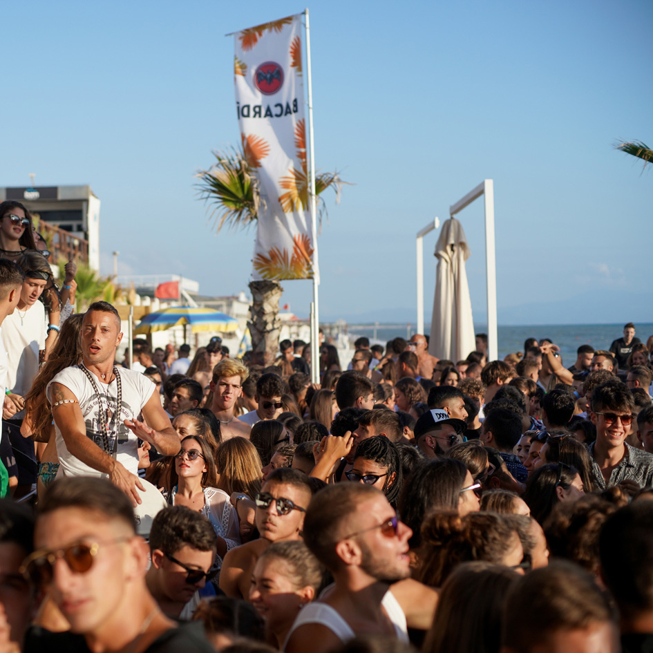 alessandro_querzoli_toko_loco_live_percussion_percussioni_disco_drum_show_percussionista_discoteca_2_top_insta