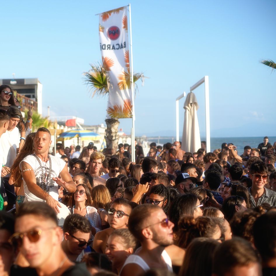 alessandro_querzoli_toko_loco_live_percussion_percussioni_disco_drum_show_percussionista_discoteca_2b_top_insta