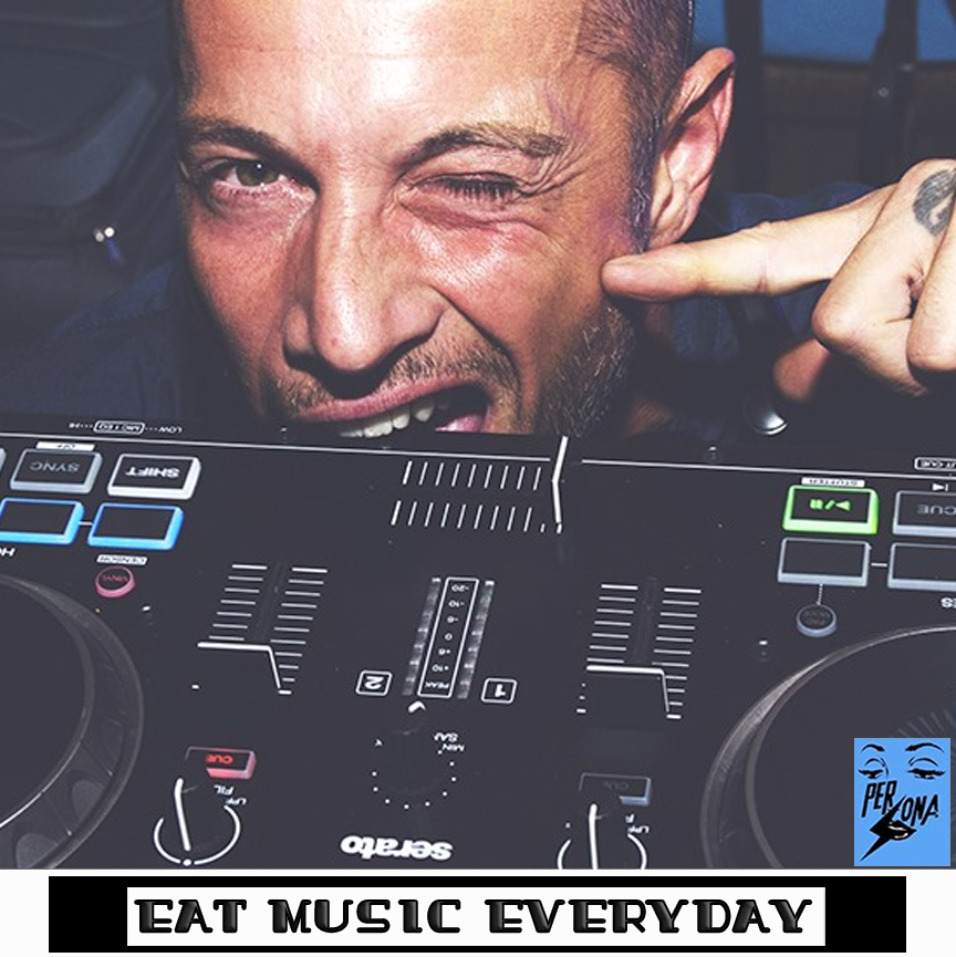 toko_loco_alessandro_querzoli_ale_q_performer_dj_percussion_live_show_agenzie_eventi_spettacoli_indie_house_rock_numero_top_2_b