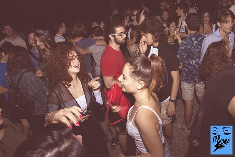 toko_loco_alessandro_querzoli_ale_q_performer_dj_percussion_live_show_agenzie_eventi_spettacoli_indie_house_rock_numero_top_5